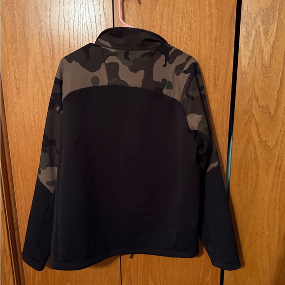 Men's Camouflage Jacket - Picture 4 of 5